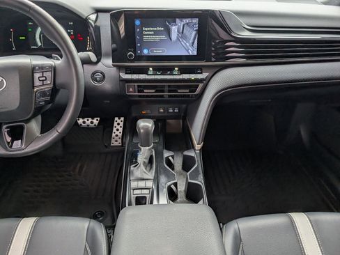 Used 2025 Toyota Camry SE w/ Convenience Package image 7