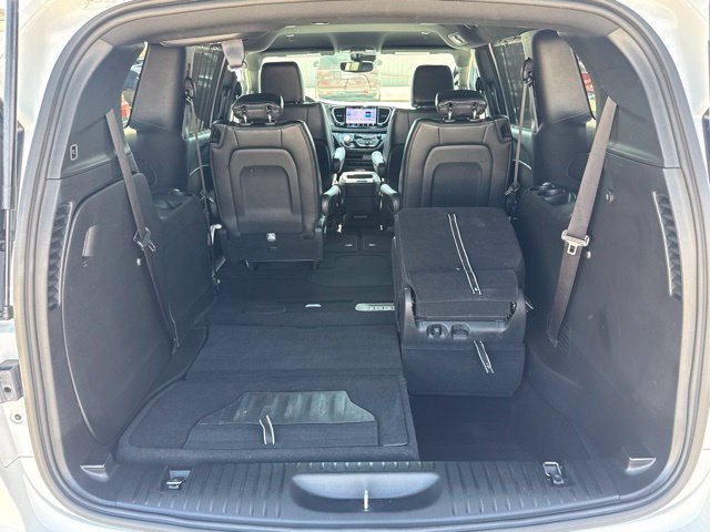 Used 2025 Chrysler Pacifica Select FWD image 7