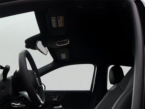 Used 2025 Mercedes-Benz GLA 250 4MATIC image 37