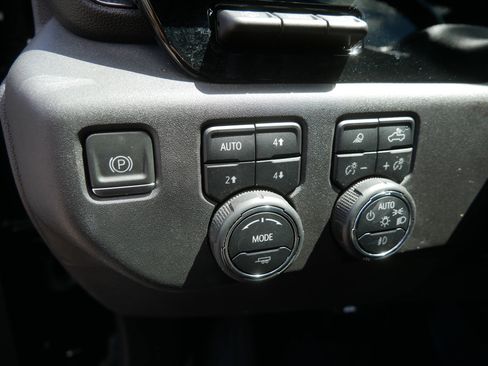 Used 2023 Chevrolet Silverado 1500 ZR2 w/ Technology Package AWD/4WD image 29