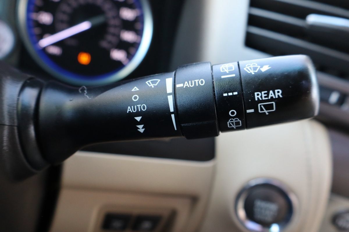 Used 2011 Lexus LX 570 4WD w/ Luxury Pkg image 33
