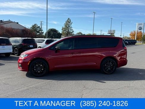 New 2026 Chrysler Pacifica Select w/ S Appearance Package image 9