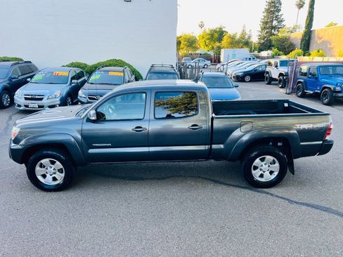 Used 2014 Toyota Tacoma 4x4 Double Cab w/ TRD Sport Package image 5