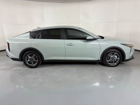New 2026 Kia K4 FWD image 9