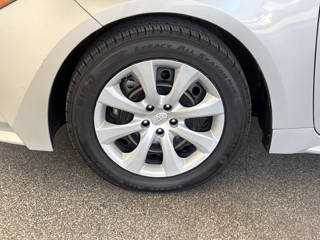 Used 2020 Toyota Corolla LE w/ Carpet Mat Package (TMS) FWD image 27