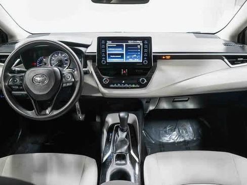 Used 2021 Toyota Corolla LE image 12