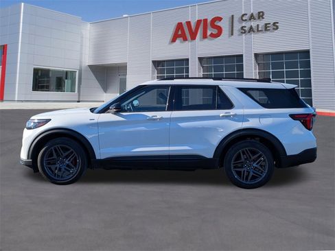 Used 2025 Ford Explorer ST-Line w/ ST-Line Street Pack image 2