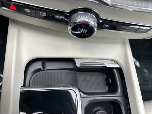 Used 2023 Volvo XC60 T8 Plus image 41