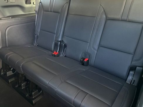 Used 2025 Chevrolet Suburban RST image 24