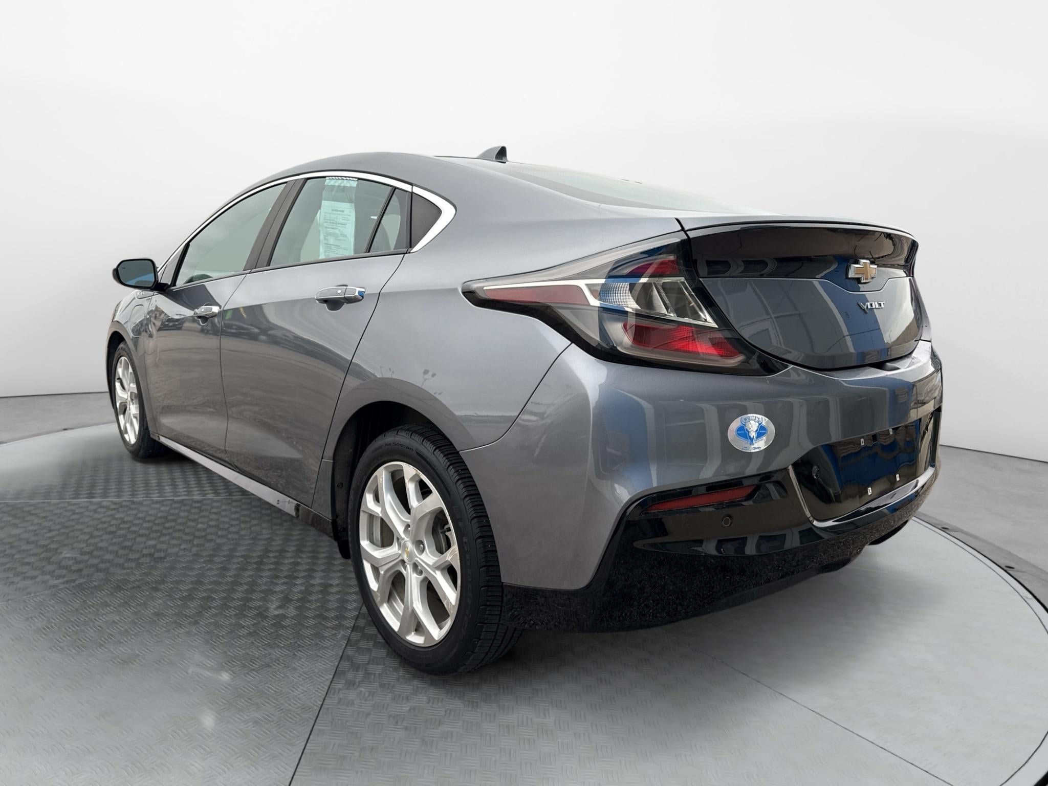 Used 2018 Chevrolet Volt Premier w/ Driver Confidence Package FWD image 3