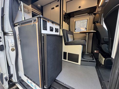 Used 2020 Mercedes-Benz Sprinter 2500 w/ Premium Plus Package image 49