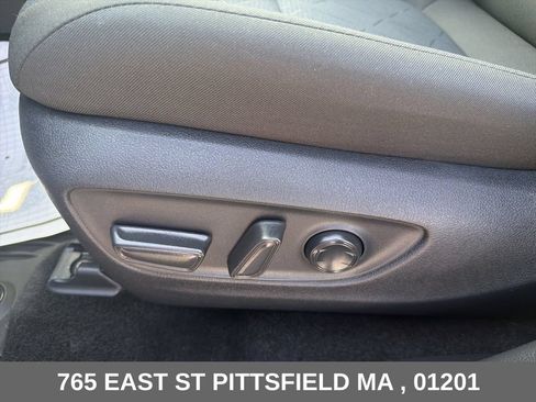 Used 2025 Toyota RAV4 XLE w/ Convenience Package AWD/4WD image 16