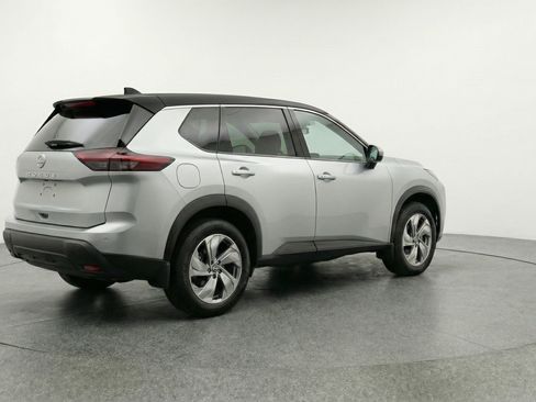 Used 2025 Nissan Rogue SV FWD image 9