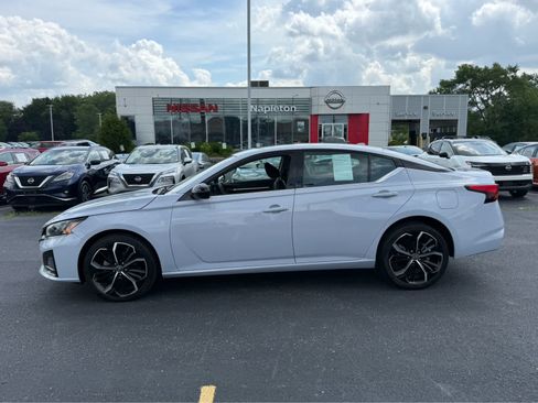 Used 2023 Nissan Altima 2.5 SR w/ SR Premium Package AWD/4WD image 4