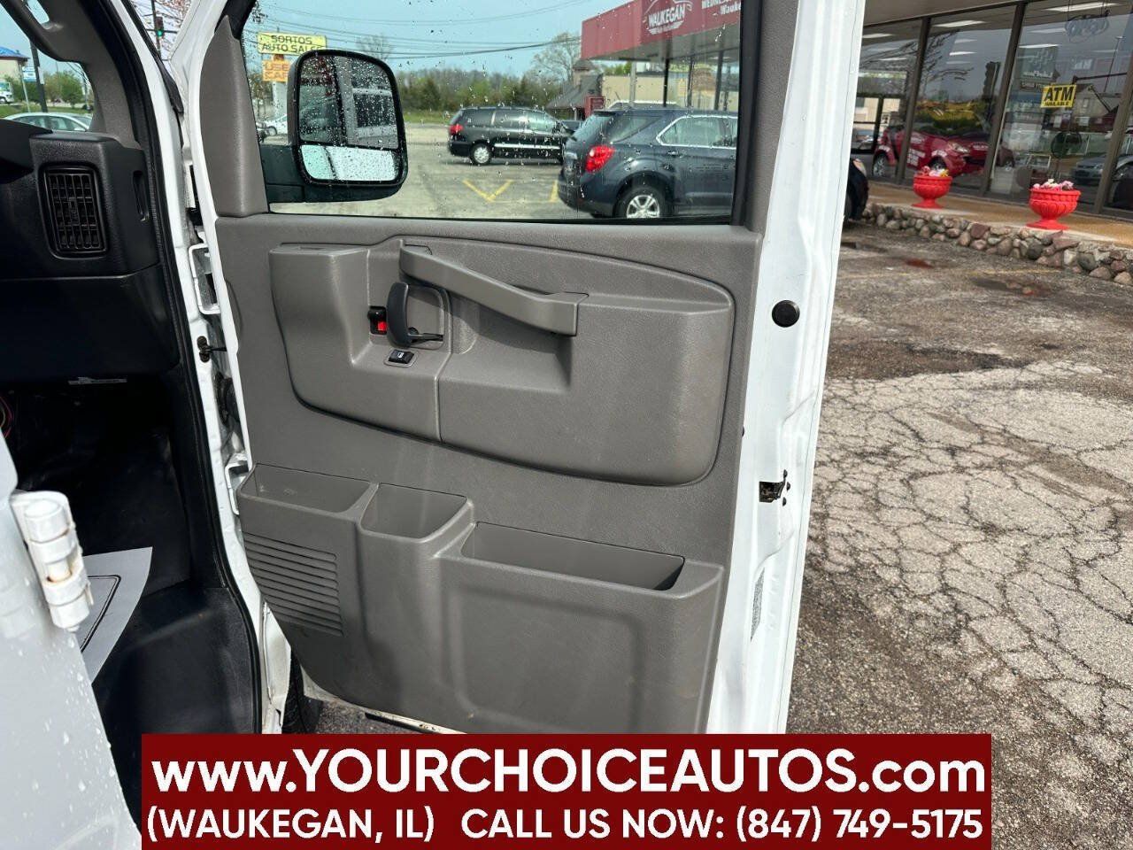 Used 2017 Chevrolet Express 2500 Extended RWD image 24