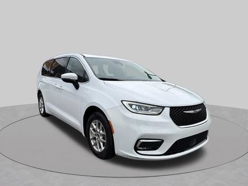 Used 2023 Chrysler Pacifica Touring-L FWD image 45