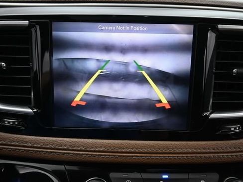Used 2018 Chrysler Pacifica Limited FWD image 25