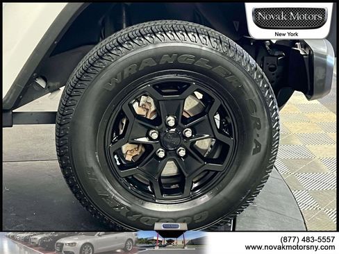 Used 2021 Jeep Gladiator Willys image 9