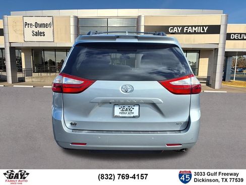 Used 2019 Toyota Sienna XLE w/ XLE Navigation Package FWD image 19