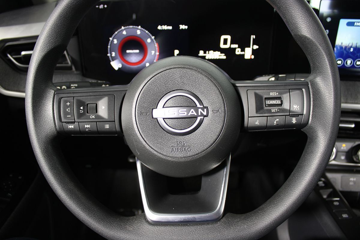 Used 2025 Nissan Kicks SV FWD image 5