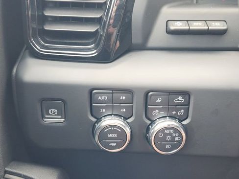 Used 2024 GMC Sierra 1500 AT4 w/ Technology Package image 23