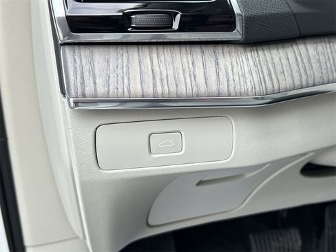 Certified 2023 Volvo XC90 B6 Plus w/ Protection Package Premier image 17