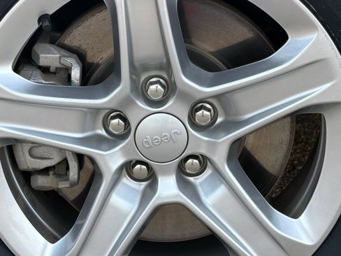 Used 2024 Jeep Compass Latitude image 10