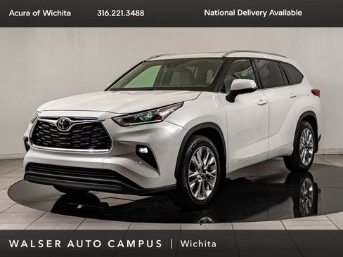 Used 2021 Toyota Highlander Limited image 1