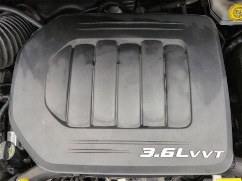 Used 2013 Chrysler Town & Country Touring w/ Trailer Tow Group image 15