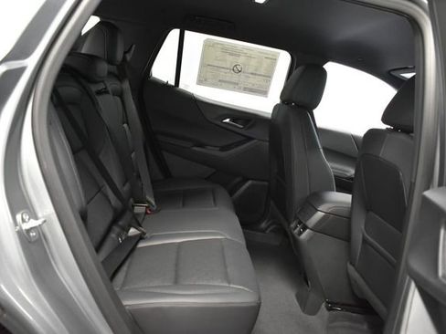 New 2026 Chevrolet Equinox LT w/ Convenience Package II FWD image 32