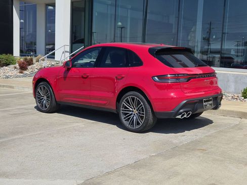 Certified 2025 Porsche Macan image 3