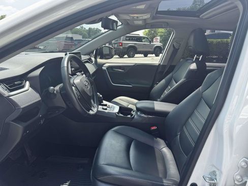 Used 2019 Toyota RAV4 Limited AWD/4WD image 19