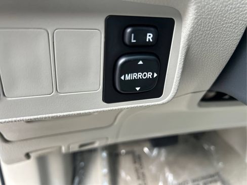 Used 2011 Toyota Corolla LE FWD image 46