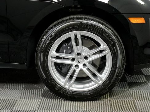 Used 2026 Porsche Macan AWD/4WD image 40
