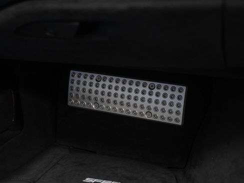 Used 2023 Ferrari SF90 Spider image 30