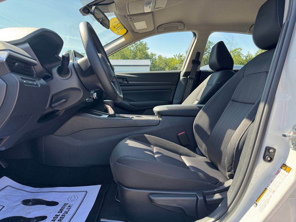 Used 2025 Nissan Altima 2.5 S FWD image 14