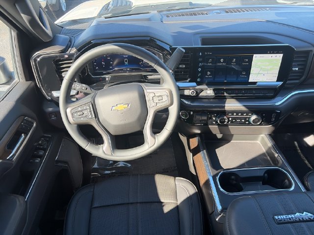 Used 2025 Chevrolet Silverado 2500 High Country w/ Technology Package AWD/4WD image 15