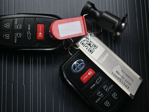 Used 2023 Toyota Sienna XSE image 10