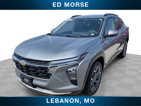Certified 2025 Chevrolet Trax LT FWD image 1