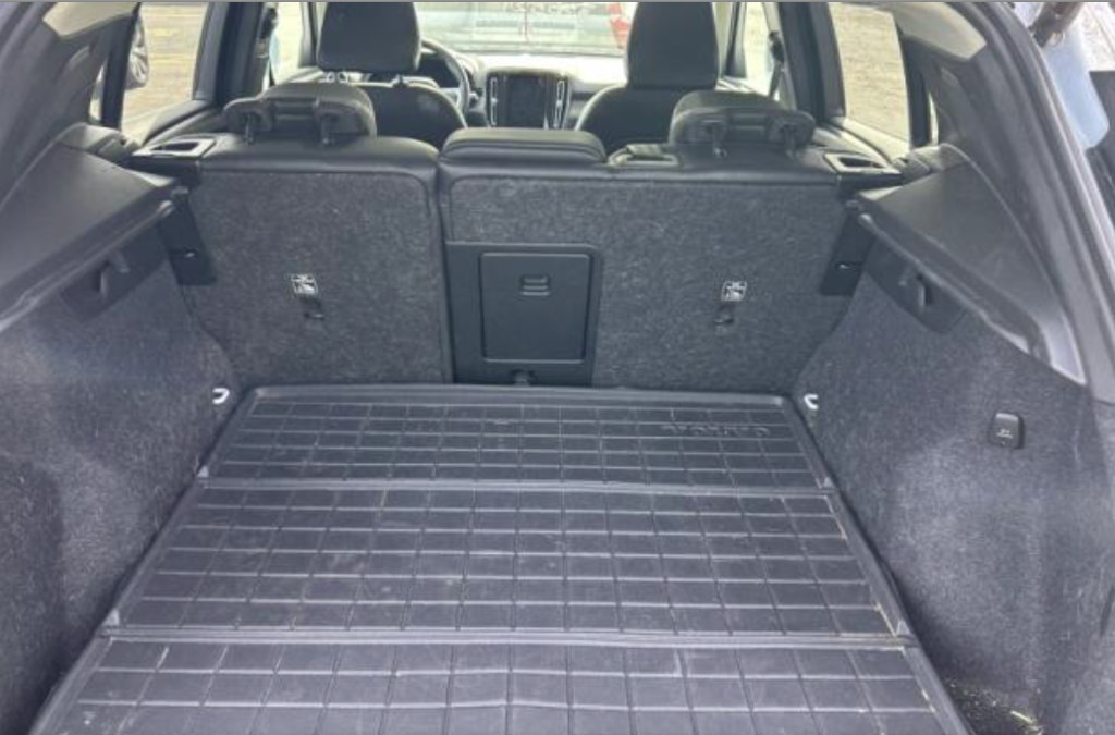 Certified 2024 Volvo XC40 B5 Plus w/ Protection Package Premier AWD/4WD image 10
