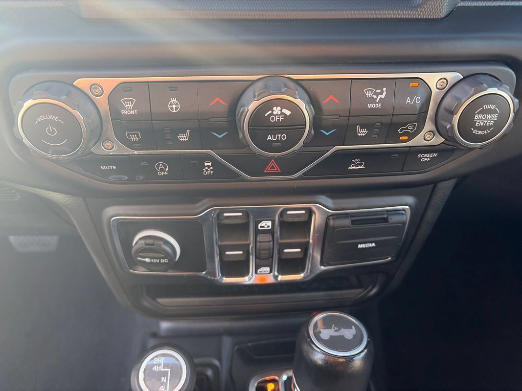 Used 2021 Jeep Wrangler Unlimited Sahara w/ Uconnect 4C Nav & Sound Group AWD/4WD image 23