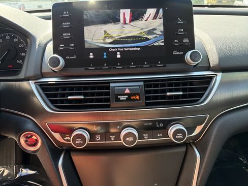 Used 2019 Honda Accord LX image 19