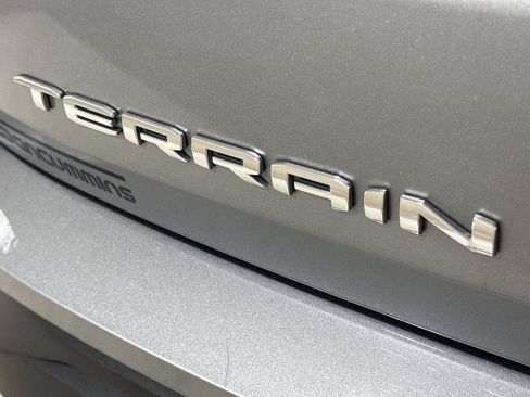 Used 2024 GMC Terrain SLE FWD image 25