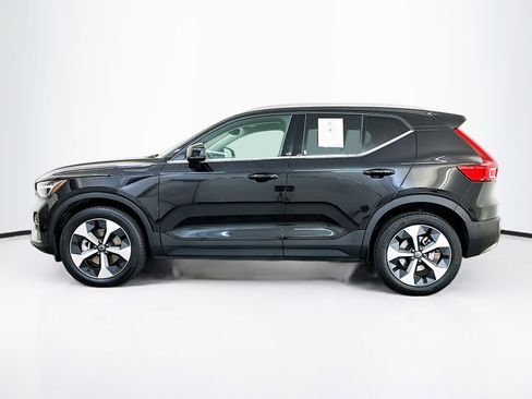 Used 2025 Volvo XC40 B5 Plus image 4