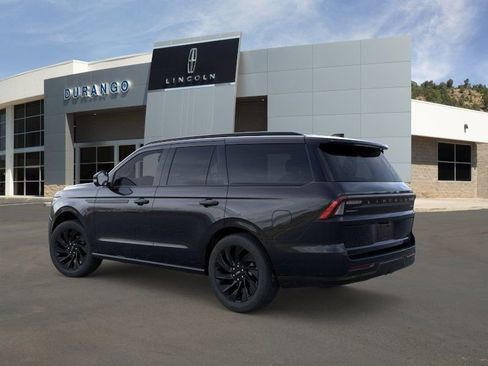New 2026 Lincoln Navigator Reserve w/ Jet Appearance Package AWD/4WD image 4