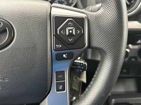 Used 2022 Toyota Tacoma SR5 AWD/4WD image 15