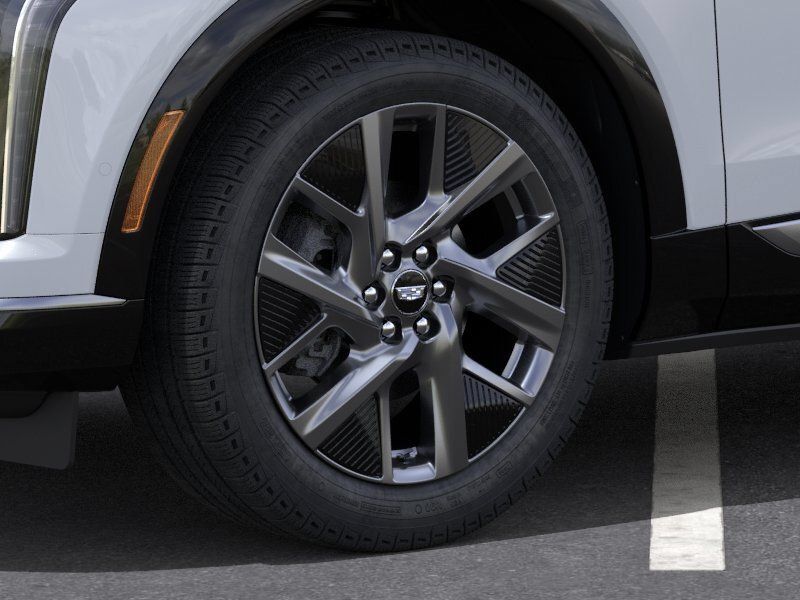 New 2027 Cadillac Optiq Luxury w/ LPO, Floor Liner Package AWD/4WD image 14