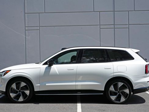 Used 2025 Volvo EX90 Ultra AWD/4WD image 47