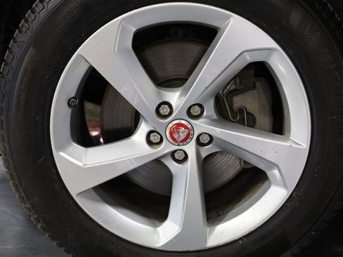 Used 2017 Jaguar F-PACE Premium image 34