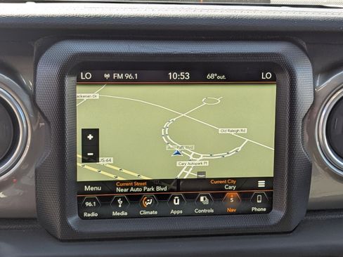 Used 2018 Jeep Wrangler Unlimited Sahara image 19